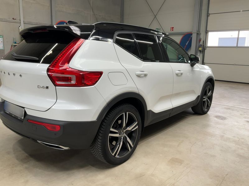 Volvo XC40 2.0 D4 R-Design AWD — zdjęcie 6