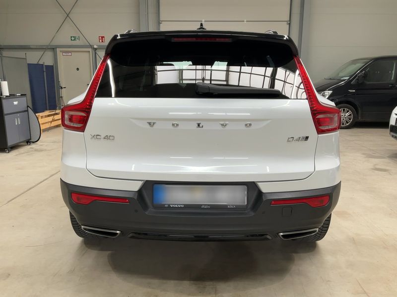 Volvo XC40 2.0 D4 R-Design AWD — zdjęcie 5