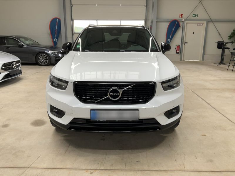 Volvo XC40 2.0 D4 R-Design AWD — zdjęcie 9