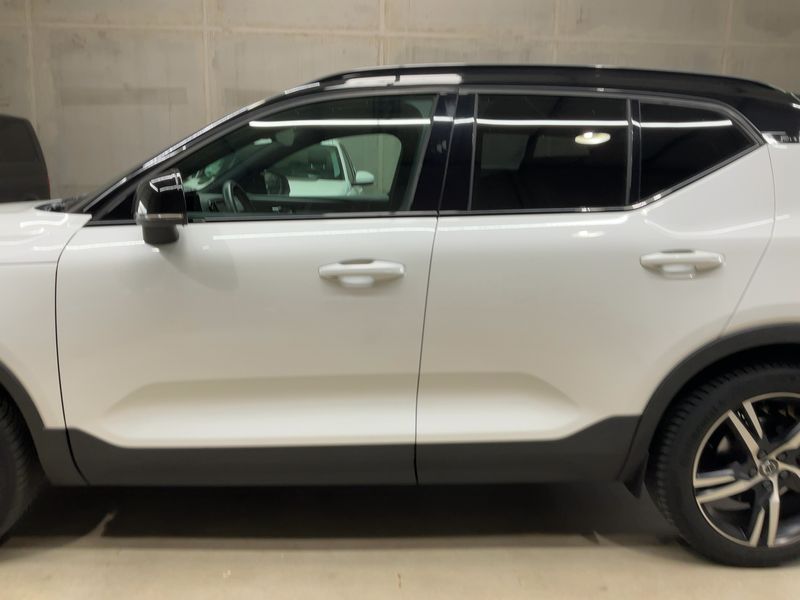 Volvo XC40 2.0 D4 R-Design AWD — zdjęcie 4