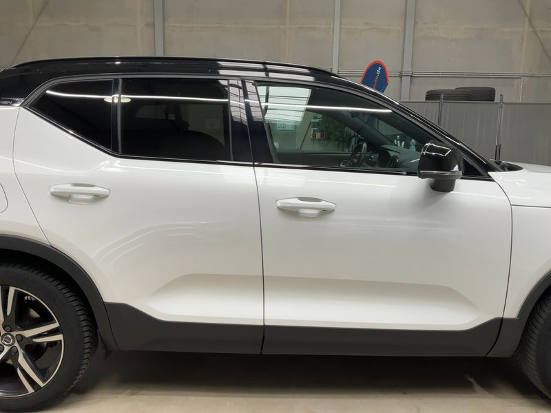 Volvo XC40 2.0 D4 R-Design AWD — zdjęcie 7