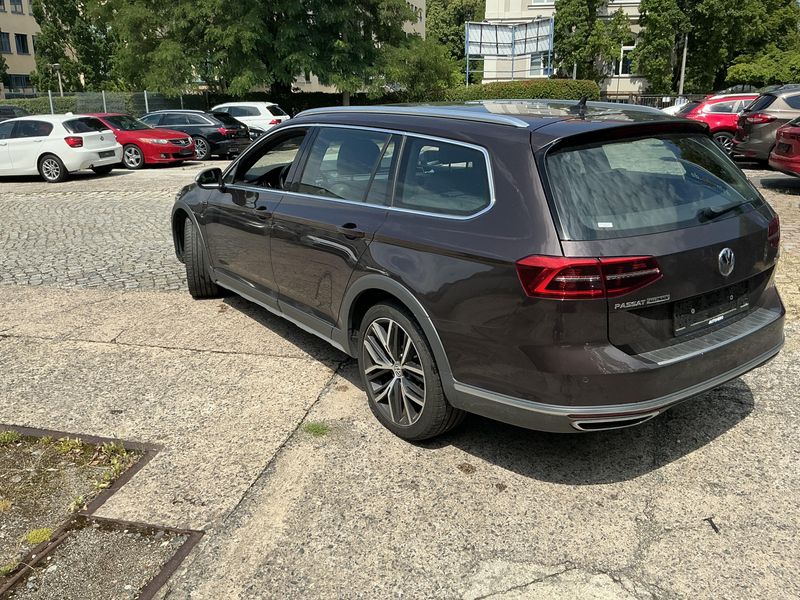 Volkswagen Passat Alltrack 2.0 TDI 4Motion BlueMotion Tech — zdjęcie 3