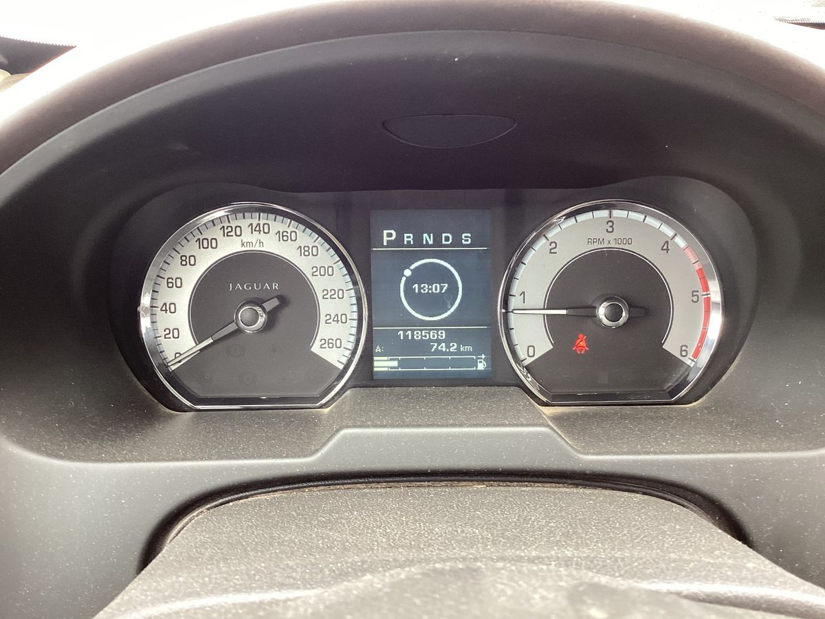 Jaguar XF 2008 — photo 19