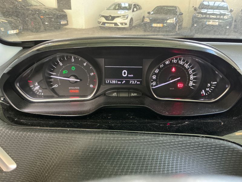 Peugeot 2008 1.6 Blue-HDi Style — zdjęcie 13