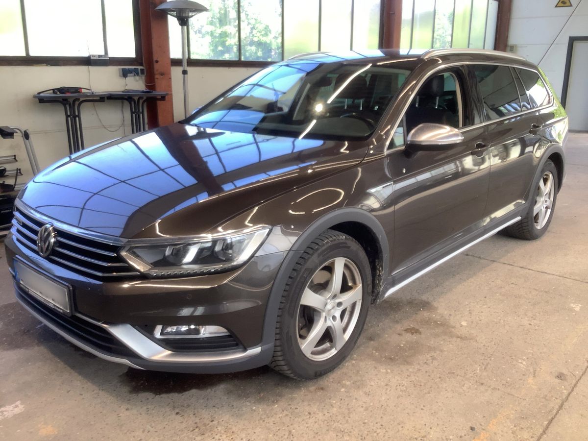 Volkswagen Passat 2017 — photo 1