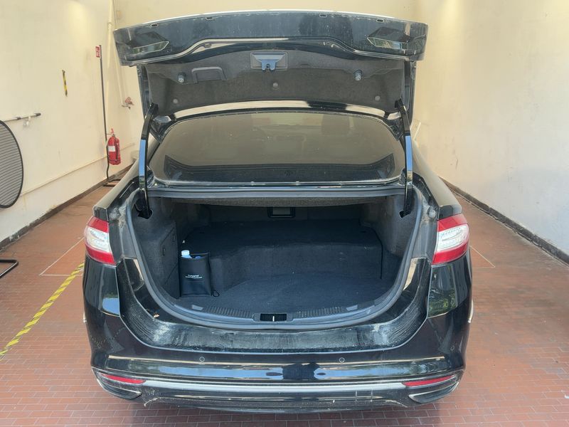 Ford Mondeo 2.0 Hybrid Vignale — zdjęcie 10