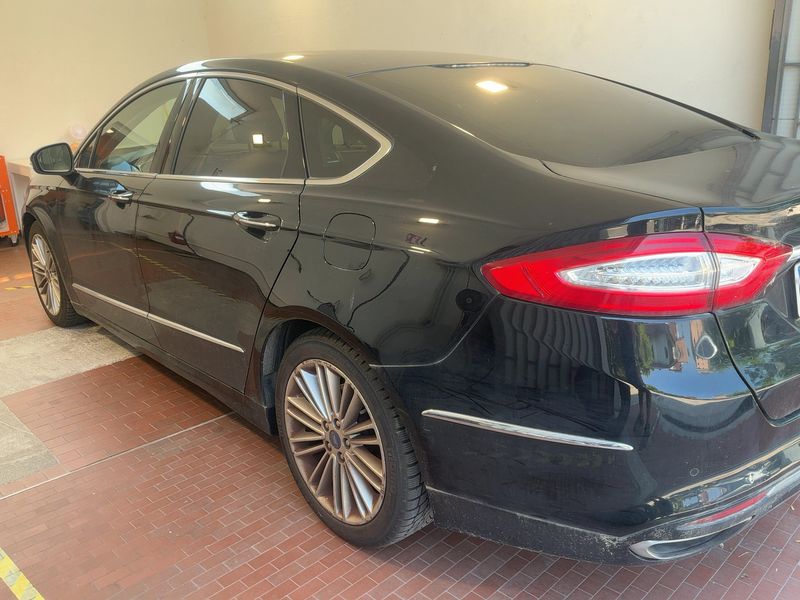 Ford Mondeo 2.0 Hybrid Vignale — zdjęcie 3