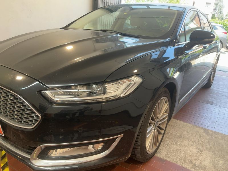 Ford Mondeo 2.0 Hybrid Vignale — zdjęcie 2