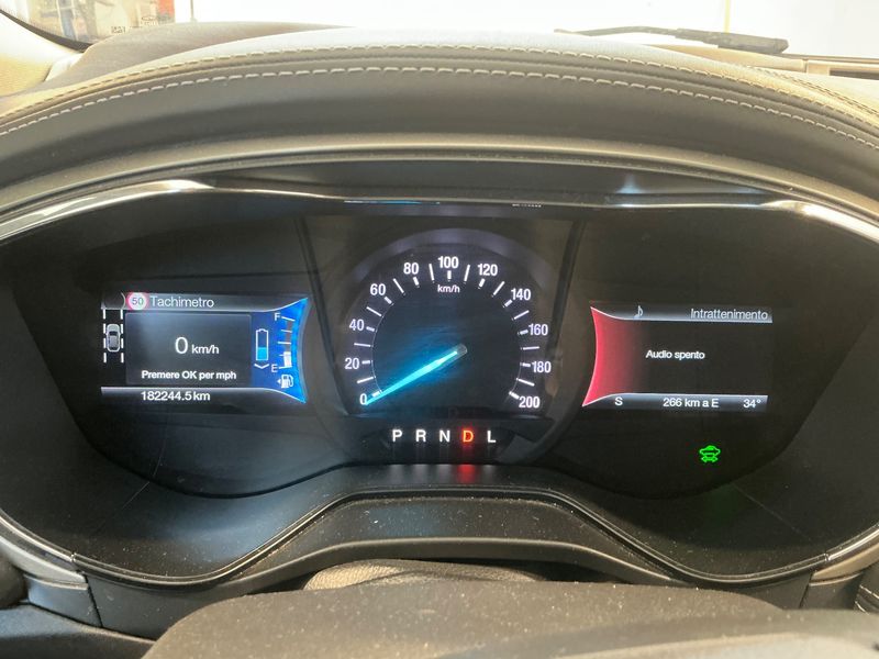 Ford Mondeo 2.0 Hybrid Vignale — zdjęcie 13