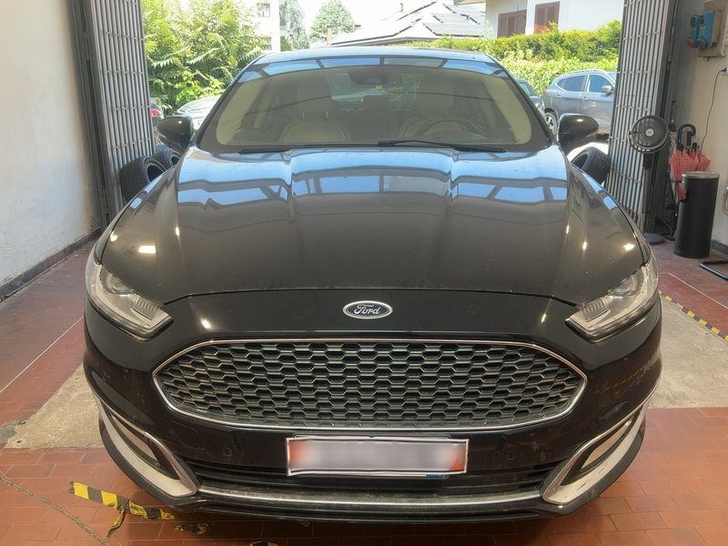 Ford Mondeo 2.0 Hybrid Vignale — zdjęcie 9