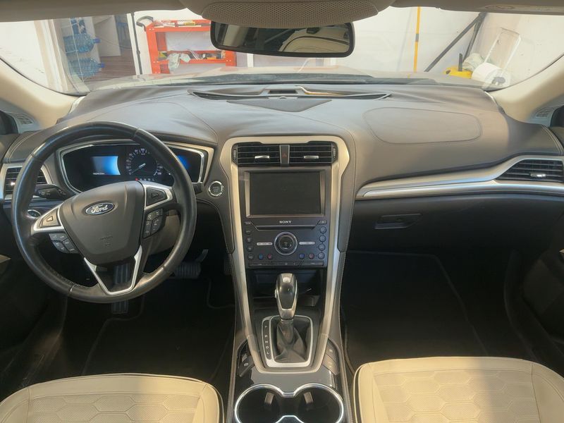 Ford Mondeo 2.0 Hybrid Vignale — zdjęcie 12