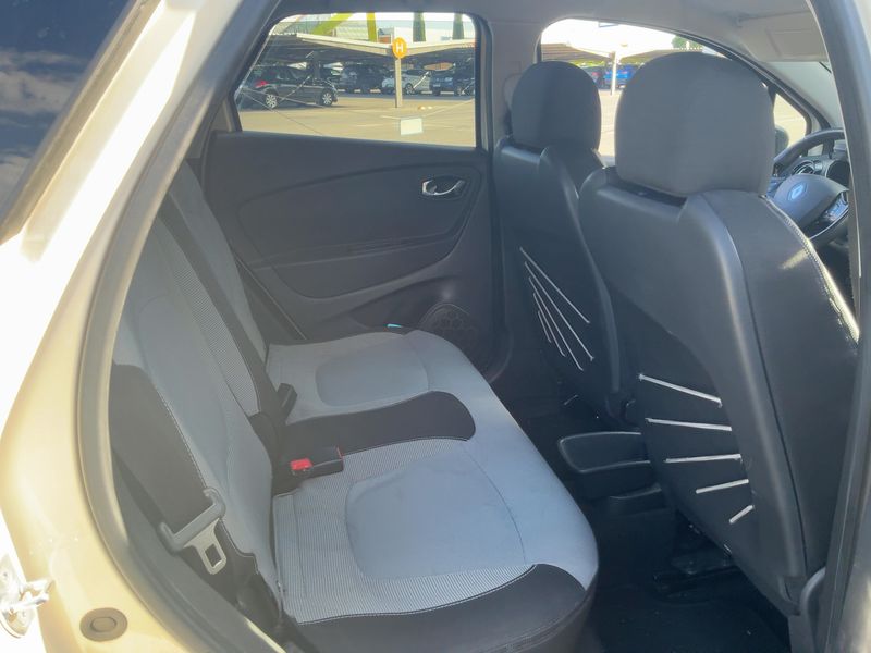 Renault Captur 1.2 TCe Zen — zdjęcie 14