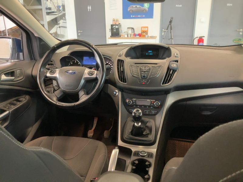Ford Kuga 2.0 TDCi Trend — zdjęcie 12