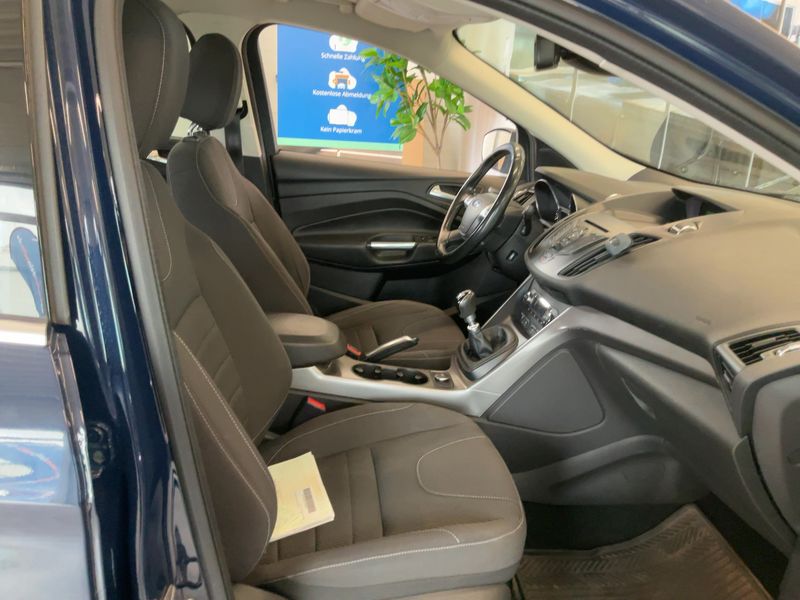 Ford Kuga 2.0 TDCi Trend — zdjęcie 11