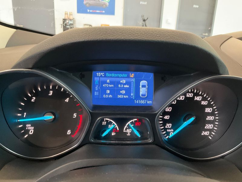 Ford Kuga 2.0 TDCi Trend — zdjęcie 13