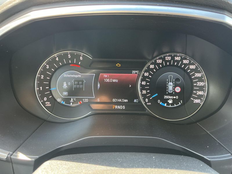 Ford Edge 2.0 TDCi Bi-Turbo Titanium 4x4 — zdjęcie 13