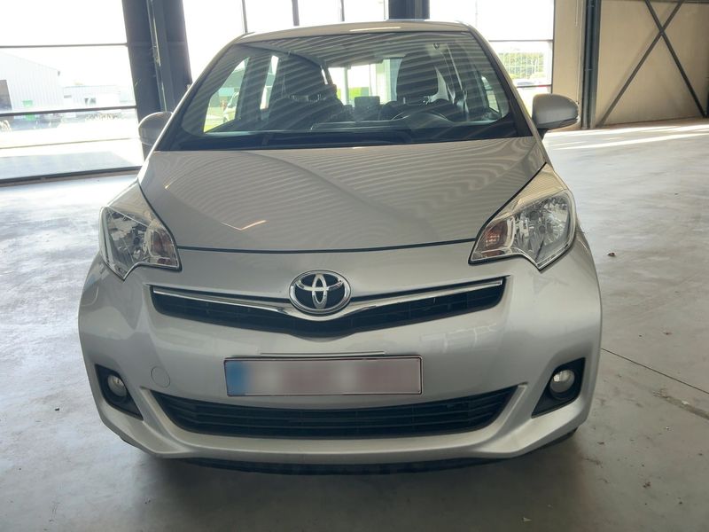 Toyota Verso-S 1.33 Dual VVT-i Life — zdjęcie 9