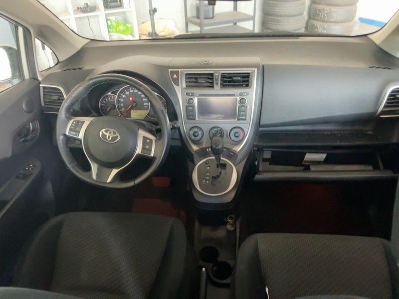 Toyota Verso-S 1.33 Dual VVT-i Life — zdjęcie 12