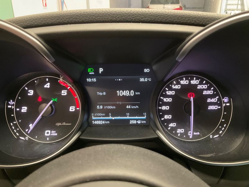 Alfa Romeo Giulia 2.2 JTDM Veloce — zdjęcie 13