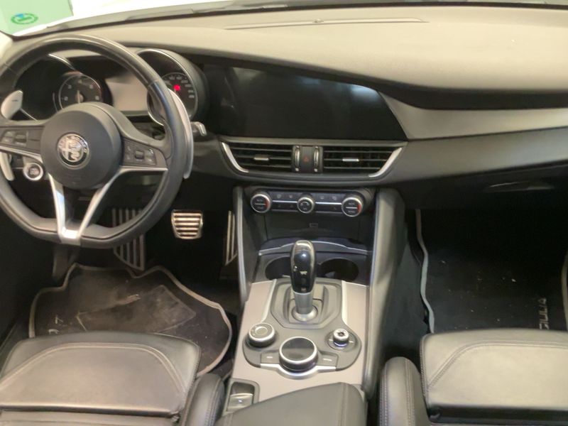 Alfa Romeo Giulia 2.2 JTDM Veloce — zdjęcie 12