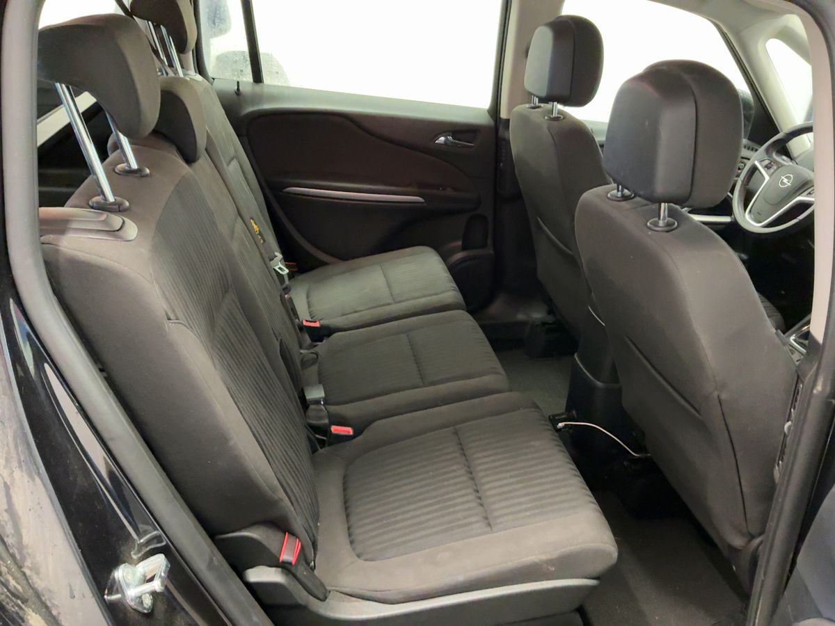 Opel Zafira 2015 — photo 20