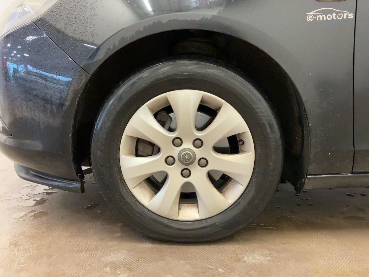 Opel Zafira 2015 — photo 4