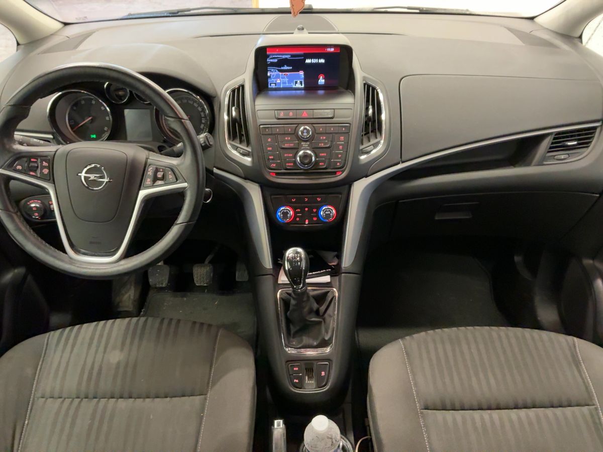 Opel Zafira 2015 — photo 18