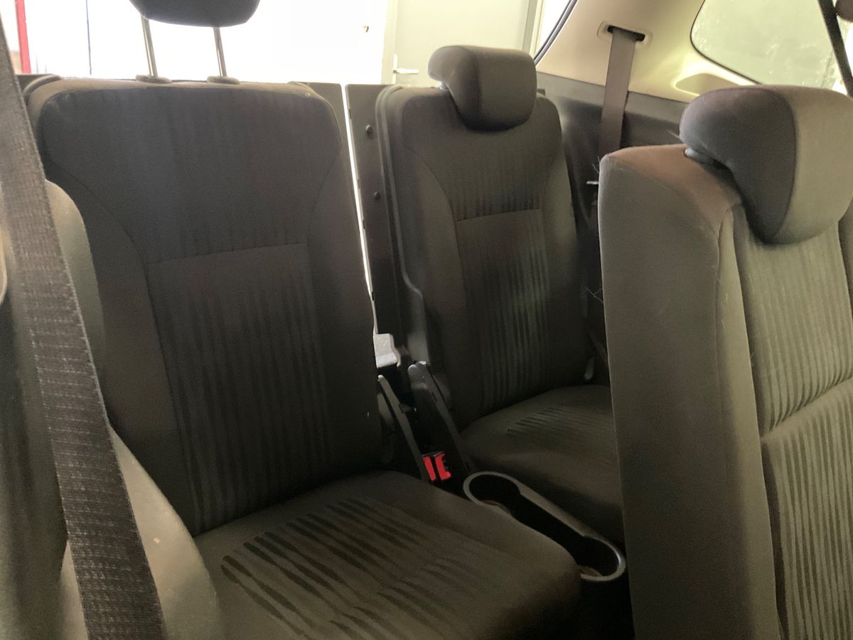 Opel Zafira 2015 — photo 37