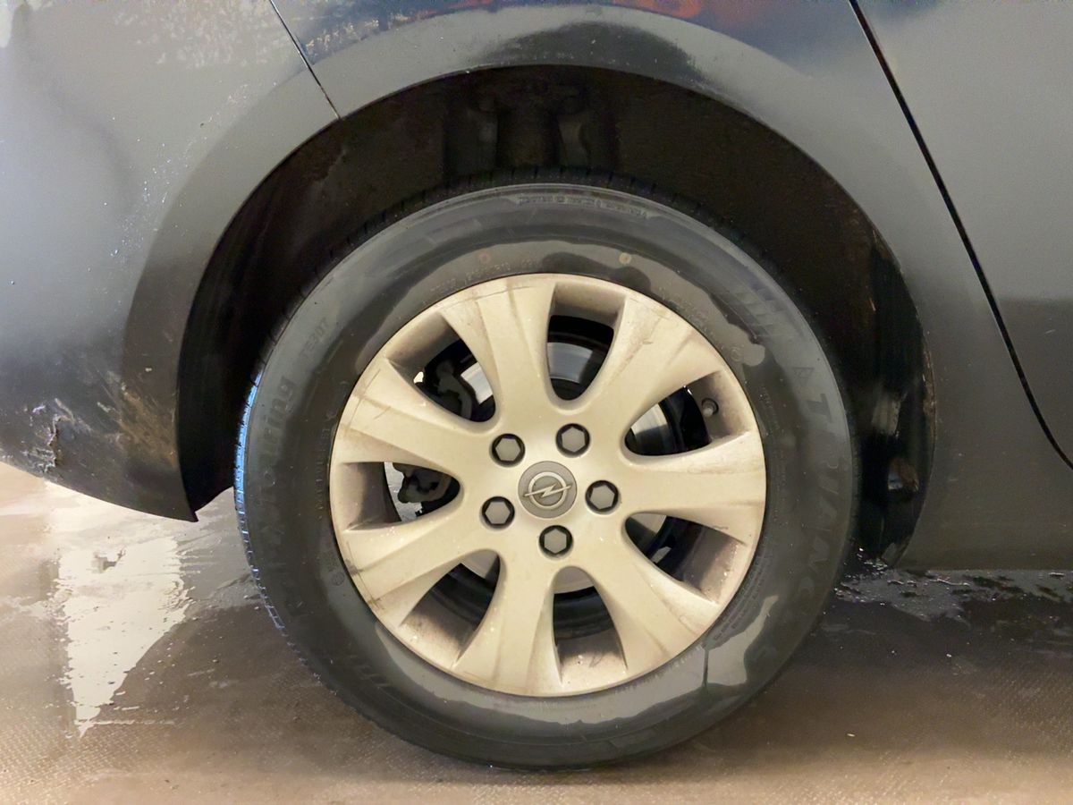Opel Zafira 2015 — photo 10