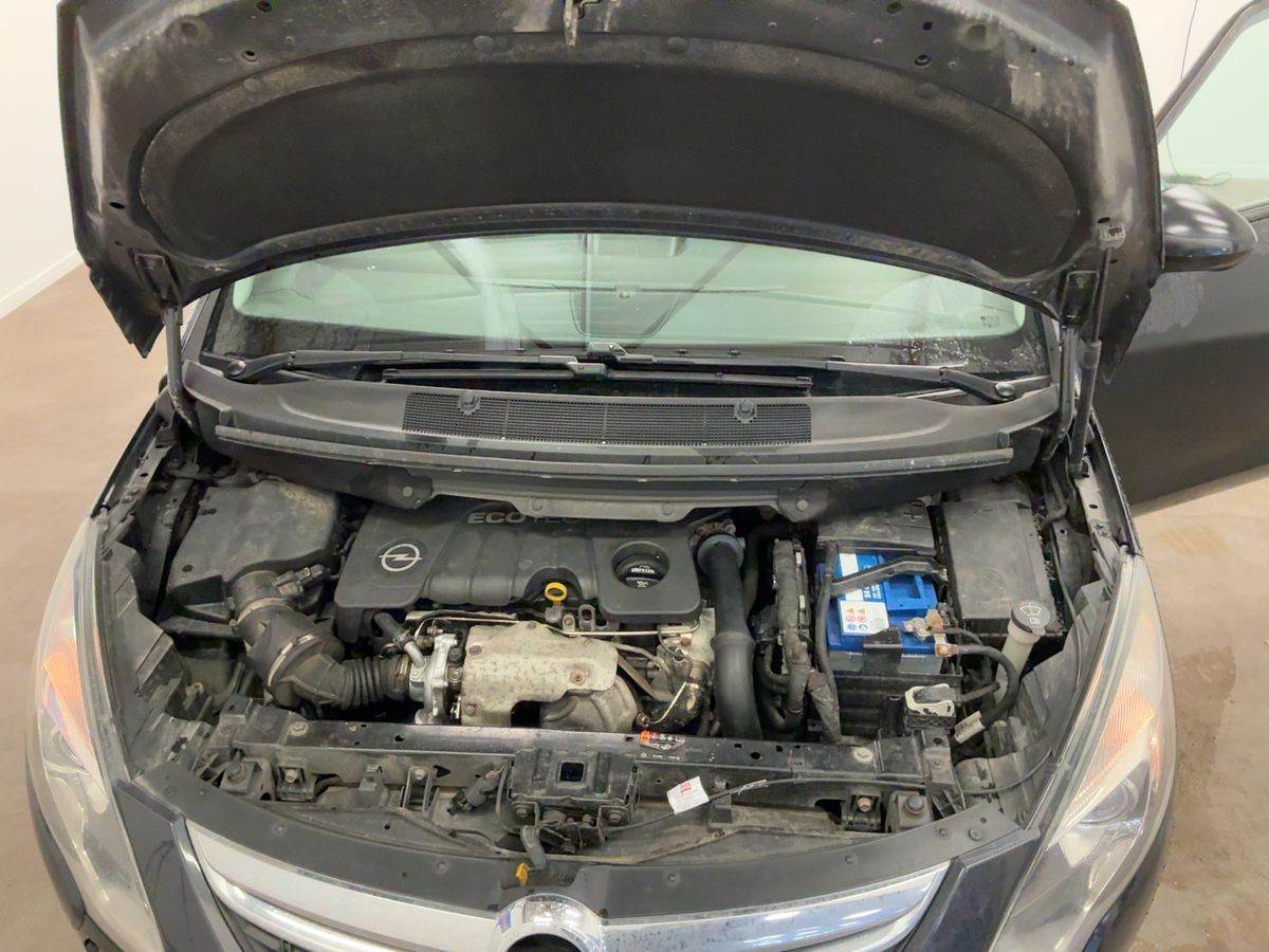 Opel Zafira 2015 — photo 36