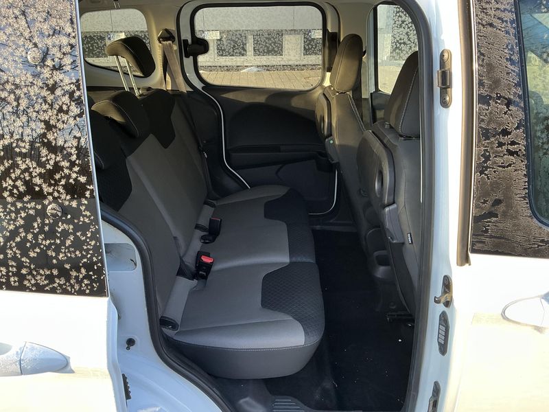 Ford Tourneo 1.0 EcoBoost Trend — zdjęcie 14