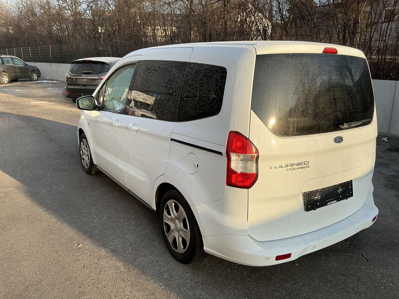 Ford Tourneo 1.0 EcoBoost Trend — zdjęcie 3