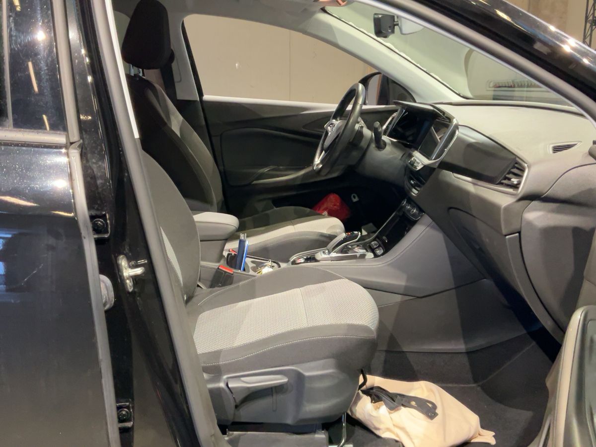 Opel Grandland 2022 — photo 17