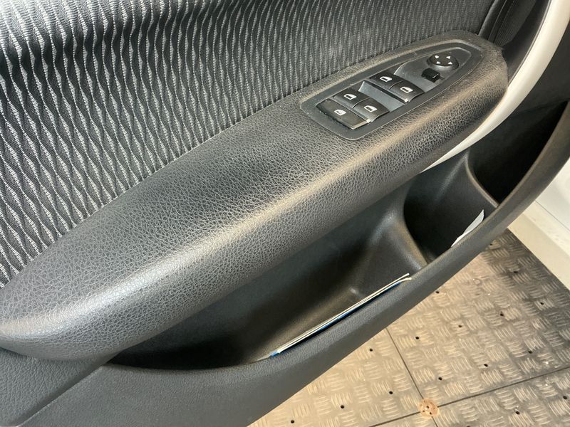 BMW 1er 118i Advantage 2017 – снимка 27