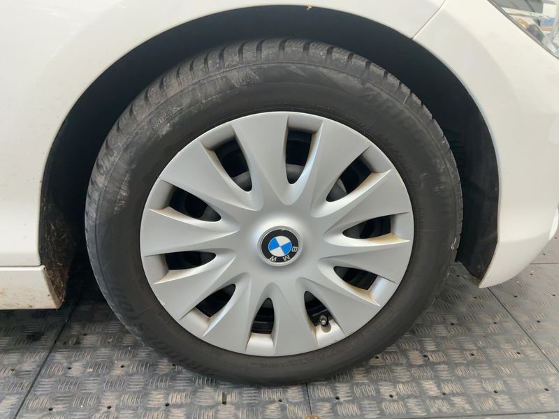 BMW 1er 118i Advantage 2017 – снимка 11