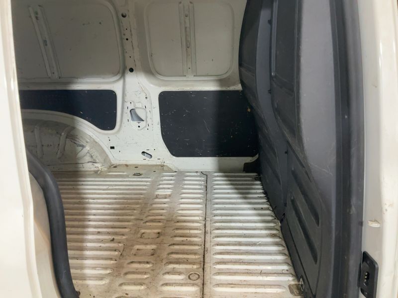 Volkswagen Caddy 1.6 TDI Maxi Kasten 2011 – снимка 19