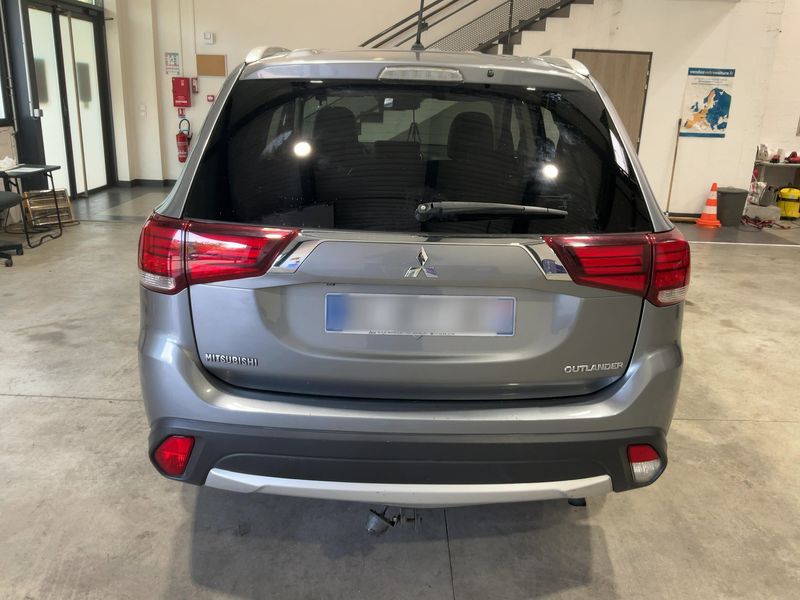 Mitsubishi Outlander 2.2 DI-D Intense ClearTec 4WD — zdjęcie 5