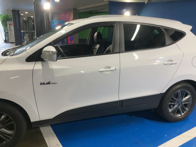 Hyundai ix35 1.6 Essence Bluedrive 2WD — zdjęcie 4