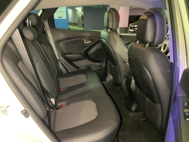 Hyundai ix35 1.6 Essence Bluedrive 2WD — zdjęcie 14