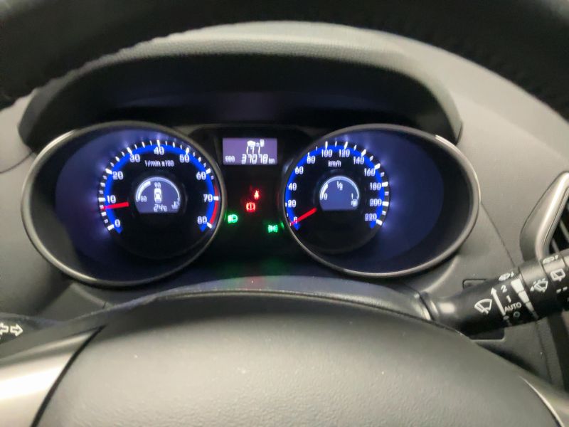 Hyundai ix35 1.6 Essence Bluedrive 2WD — zdjęcie 13