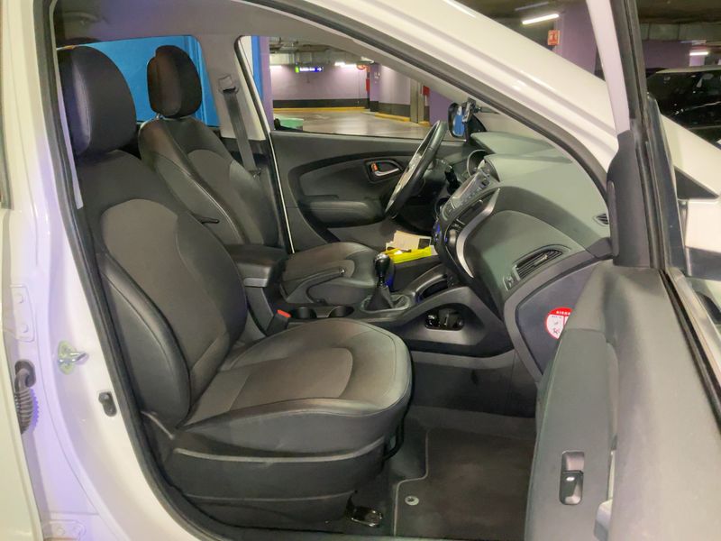 Hyundai ix35 1.6 Essence Bluedrive 2WD — zdjęcie 11