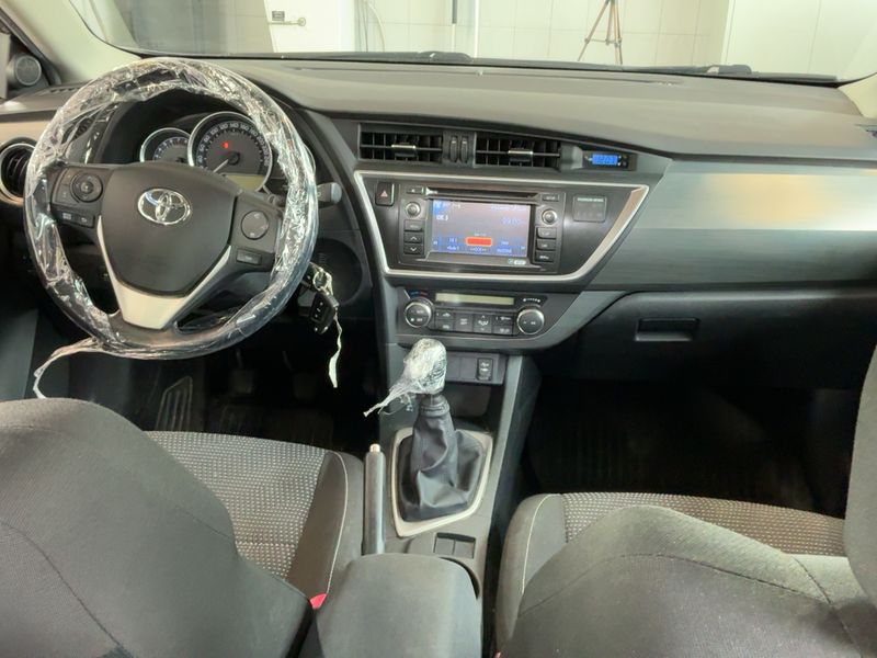 Toyota Auris 1.3 Active — zdjęcie 12