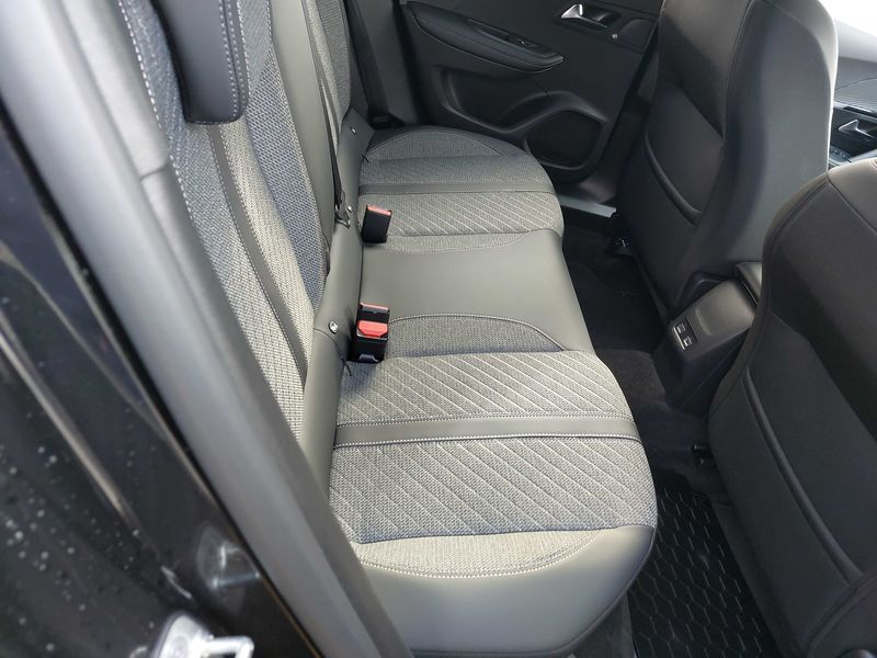 Peugeot 2008 1.2 PureTech Allure — zdjęcie 13