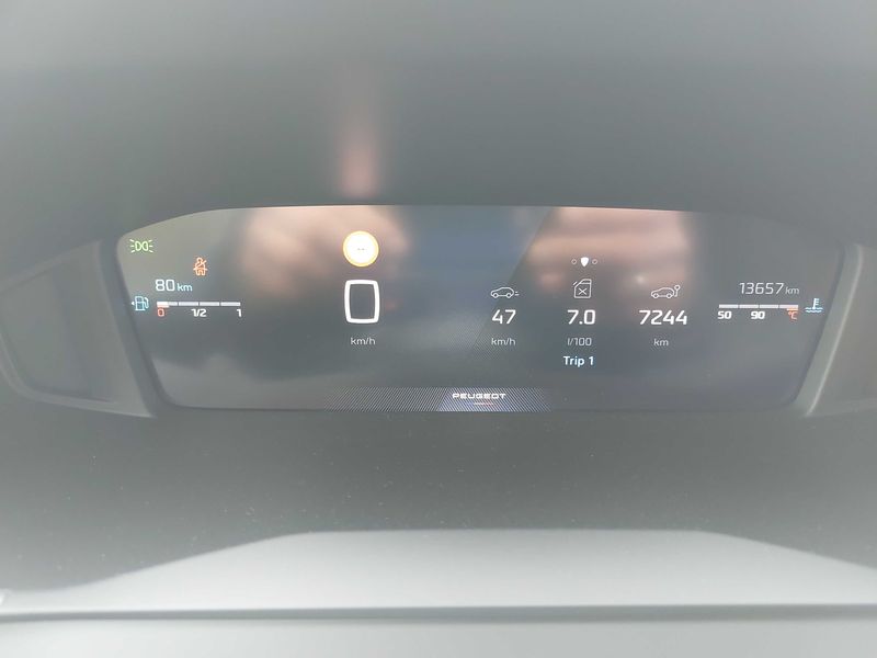 Peugeot 2008 1.2 PureTech Allure — zdjęcie 12