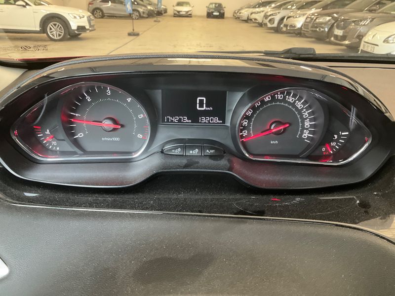 Peugeot 208 1.6 HDi Style — zdjęcie 13