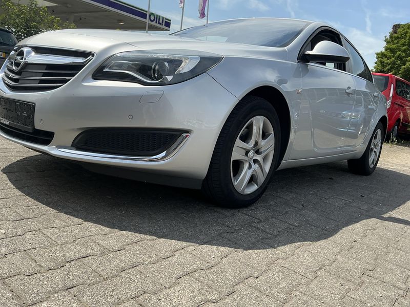 Opel Insignia 1.6 CDTI DPF Edition 2016 – снимка 2
