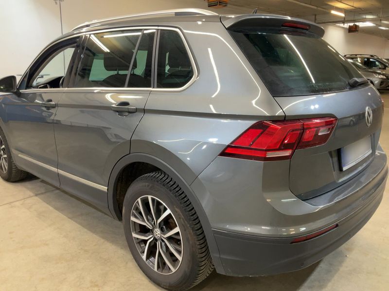 Volkswagen Tiguan 2.0 TSI Comfortline 4Motion BlueMotion Tech — zdjęcie 3