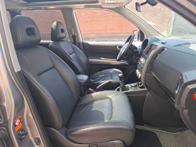 Nissan X-Trail 2.0 dCi PLATINUM 4x4 — zdjęcie 10