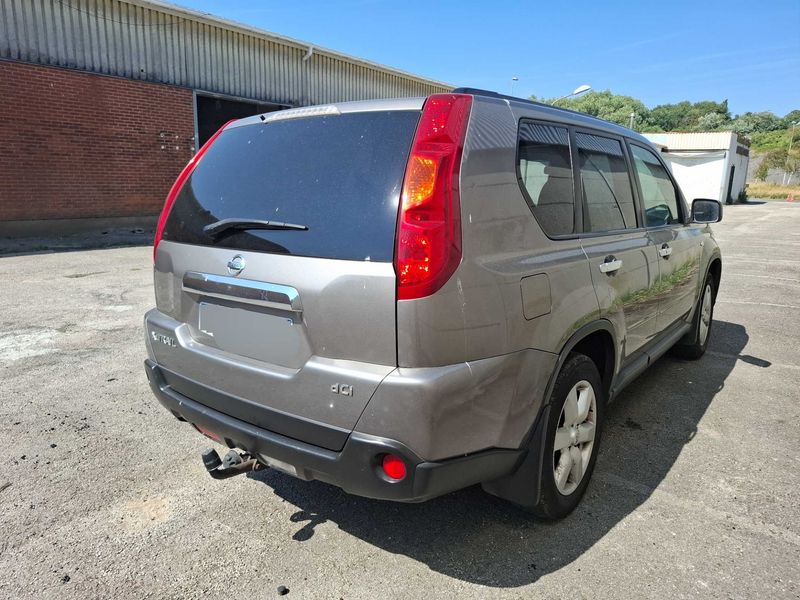 Nissan X-Trail 2.0 dCi PLATINUM 4x4 — zdjęcie 5