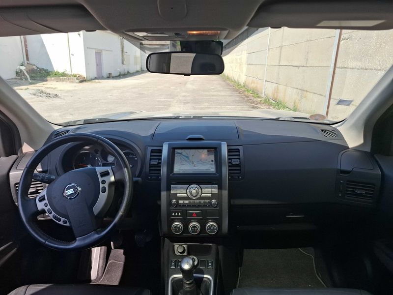 Nissan X-Trail 2.0 dCi PLATINUM 4x4 — zdjęcie 11